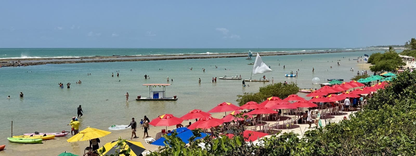 Praia tropical de Muro Alto, Pernambuco